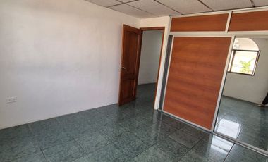 Casa Rentera en Venta en Ciudadela IETEL, 4 Departamentos, Calle Peatonal, Vehicular, Norte de Guayaquil