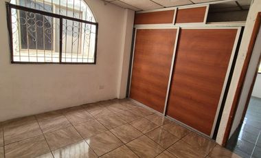 Casa Rentera en Venta en Ciudadela IETEL, 4 Departamentos, Calle Peatonal, Vehicular, Norte de Guayaquil