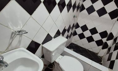 Casa Rentera en Venta en Ciudadela IETEL, 4 Departamentos, Calle Peatonal, Vehicular, Norte de Guayaquil
