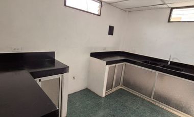 Casa Rentera en Venta en Ciudadela IETEL, 4 Departamentos, Calle Peatonal, Vehicular, Norte de Guayaquil