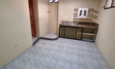 Casa Rentera en Venta en Ciudadela IETEL, 4 Departamentos, Calle Peatonal, Vehicular, Norte de Guayaquil