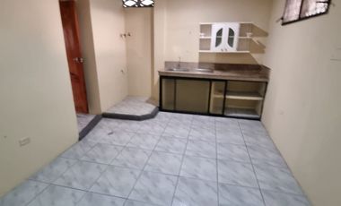 Casa Rentera en Venta en Ciudadela IETEL, 4 Departamentos, Calle Peatonal, Vehicular, Norte de Guayaquil