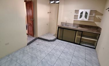 Casa Rentera en Venta en Ciudadela IETEL, 4 Departamentos, Calle Peatonal, Vehicular, Norte de Guayaquil