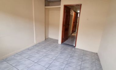 Casa Rentera en Venta en Ciudadela IETEL, 4 Departamentos, Calle Peatonal, Vehicular, Norte de Guayaquil
