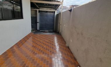 Casa Rentera en Venta en Ciudadela IETEL, 4 Departamentos, Calle Peatonal, Vehicular, Norte de Guayaquil