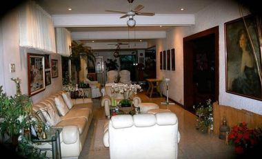 585 sqm 5BR House for Sale at White Plains, Quezon City