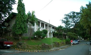 585 sqm 5BR House for Sale at White Plains, Quezon City