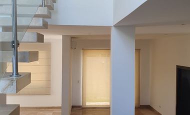 En alquiler lujosa y moderna casa en Estancias del Rio, via a Samborondon