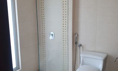 En alquiler lujosa y moderna casa en Estancias del Rio, via a Samborondon