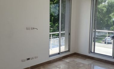 En alquiler lujosa y moderna casa en Estancias del Rio, via a Samborondon