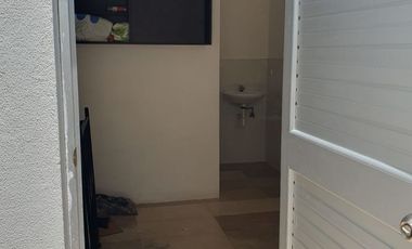 En alquiler lujosa y moderna casa en Estancias del Rio, via a Samborondon