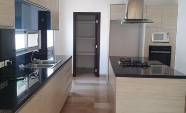 En alquiler lujosa y moderna casa en Estancias del Rio, via a Samborondon