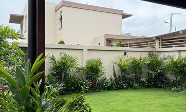 Casa en venta en Torres del Río Samborondón – 3 dormitorios, amplia y moderna