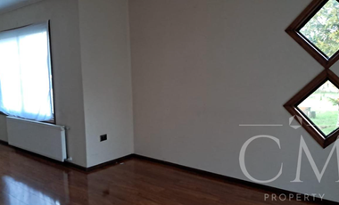 Amplia casa en Condominio Fundo La Esperanza