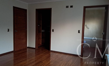 Amplia casa en Condominio Fundo La Esperanza