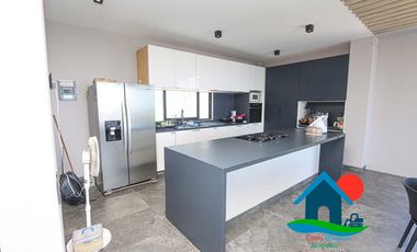Casa con Vista a la Bahía, Terraza y 4 Recámaras