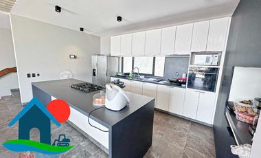 Casa con Vista a la Bahía, Terraza y 4 Recámaras