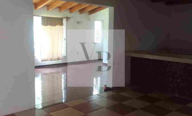 Renta de casa con amplio jardín