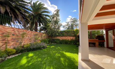 VENDO HERMOSA CASA EN CONJUNTO - CUMBAYA (Sector Colegio Menor)