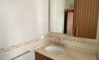 VENDO HERMOSA CASA EN CONJUNTO - CUMBAYA (Sector Colegio Menor)