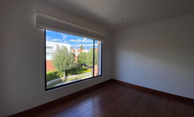 VENDO HERMOSA CASA EN CONJUNTO - CUMBAYA (Sector Colegio Menor)