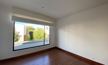 VENDO HERMOSA CASA EN CONJUNTO - CUMBAYA (Sector Colegio Menor)