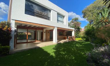 VENDO HERMOSA CASA EN CONJUNTO - CUMBAYA (Sector Colegio Menor)