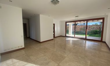 VENDO HERMOSA CASA EN CONJUNTO - CUMBAYA (Sector Colegio Menor)