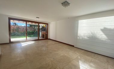 VENDO HERMOSA CASA EN CONJUNTO - CUMBAYA (Sector Colegio Menor)