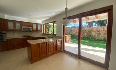 VENDO HERMOSA CASA EN CONJUNTO - CUMBAYA (Sector Colegio Menor)