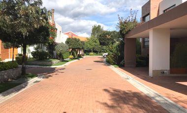 VENDO HERMOSA CASA EN CONJUNTO - CUMBAYA (Sector Colegio Menor)
