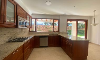VENDO HERMOSA CASA EN CONJUNTO - CUMBAYA (Sector Colegio Menor)