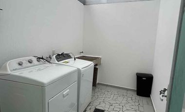 SE RENTA CASA AMUEBLADA CERCA DE TÉC DE MONTERREY
