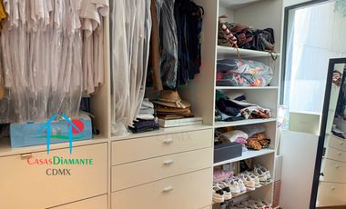 Depto en Roma Norte. 2 niveles, Terraza, 3 Recámaras y Bodega