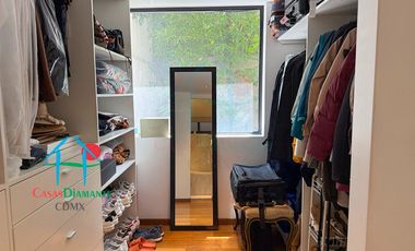 Depto en Roma Norte. 2 niveles, Terraza, 3 Recámaras y Bodega