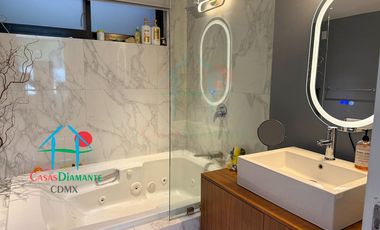 Depto en Roma Norte. 2 niveles, Terraza, 3 Recámaras y Bodega