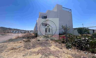 VENTA DE 2 TERRENOS AV FRAY JUNÍPERO SERRA QUERÉTARO USO DE SUELO MIXTO