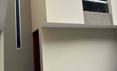 VENDO CASA DE 3 PISOS SAN BORJA