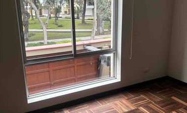 VENDO CASA DE 3 PISOS SAN BORJA