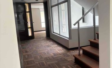 VENDO CASA DE 3 PISOS SAN BORJA