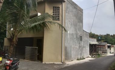 Rumah Tinggal 2 Lantai Semi Furnish Lokasi Balecatur Gamping Sleman