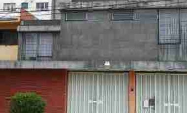 Casa en venta para remodelar en Viaducto Piedad.