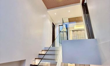 Elegant Modern Minimalist house with swimming pool