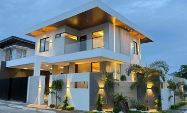 Elegant Modern Minimalist house with swimming pool