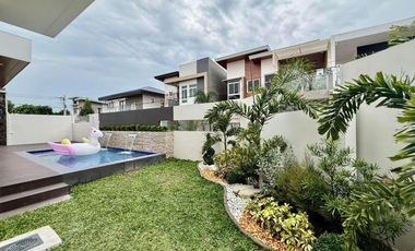 Elegant Modern Minimalist house with swimming pool