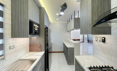 Trio Tower 4 Bedroom Condo for Sale in Makati -RUSH SALE! from 55M-39M!