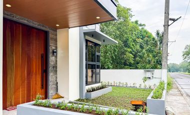 For Sale: 4-Bedroom 4BR House in Cavite at Riviera Estates Beside Golf Coarse