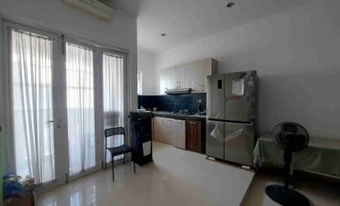 Dijual Cepat Rumah 3 Lantai Semi Furnished Mega Cinere