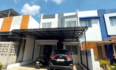 Dijual Cepat Rumah 3 Lantai Semi Furnished Mega Cinere