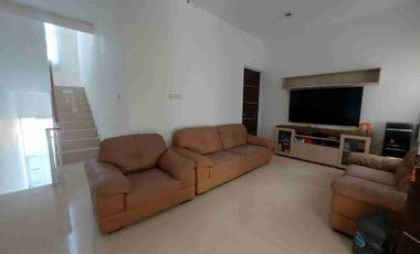 Dijual Cepat Rumah 3 Lantai Semi Furnished Mega Cinere